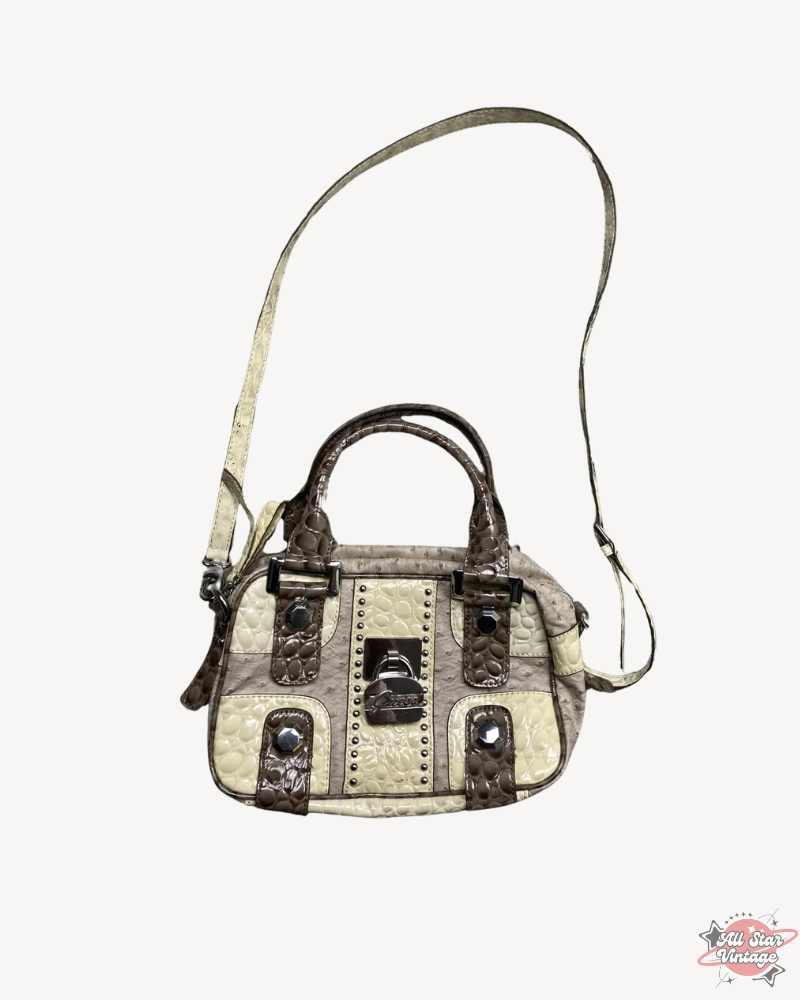 Vintage Guess USA Y2K Handbag in classic design, featuring bold branding and premium craftsmanship, perfect for streetwear and retro fashion lovers.